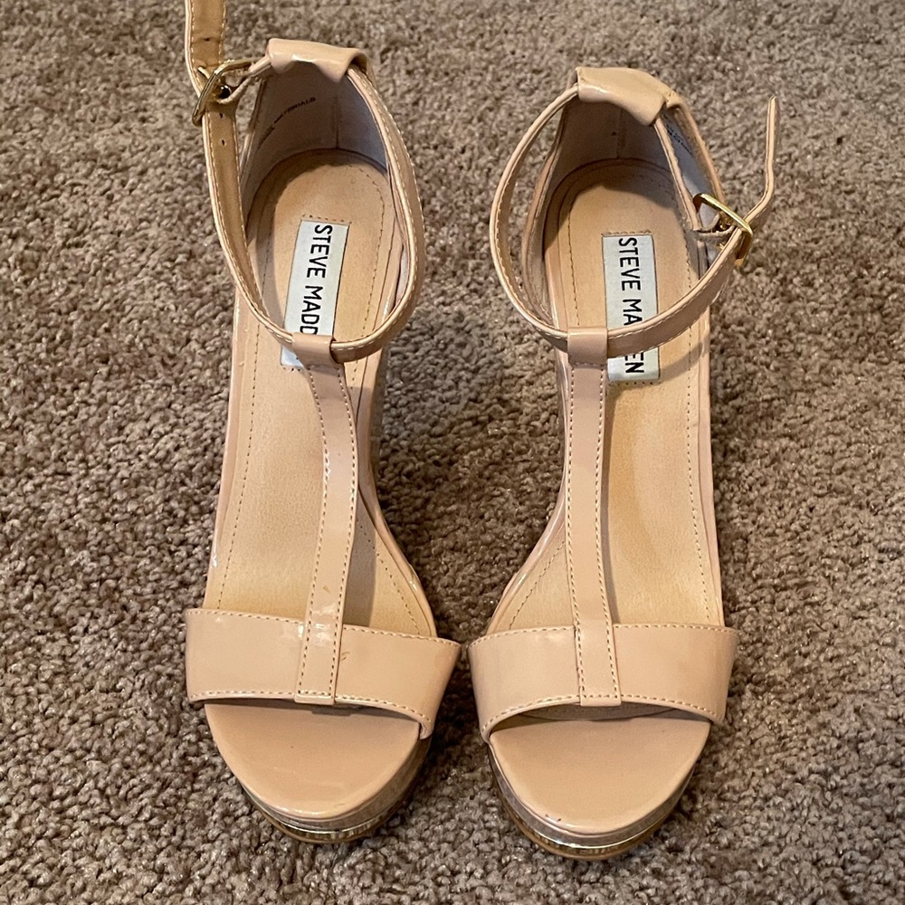 Steve Madden patent leather wedge